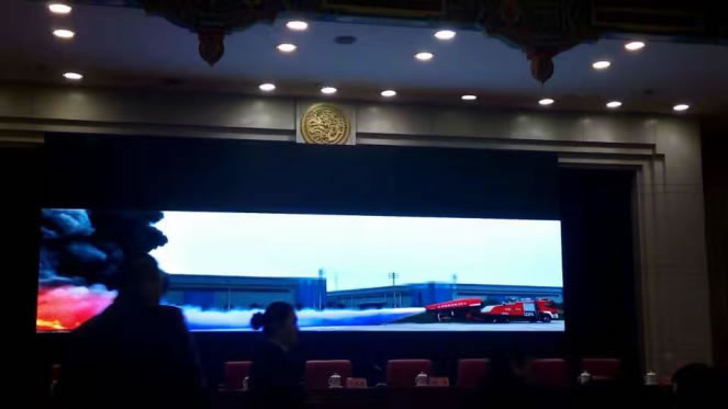 圖3 多劑聯(lián)用消防車（內(nèi)充裝軍品級超細(xì)干粉滅火劑）滅火實驗