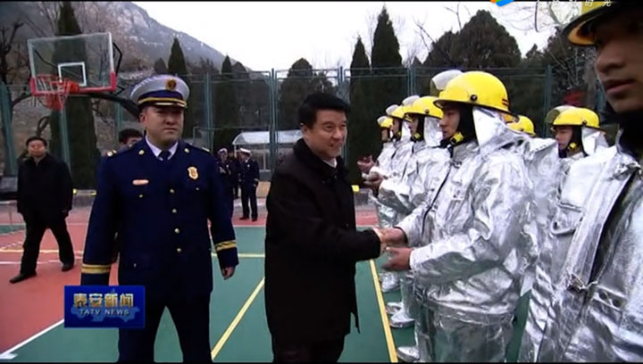崔洪剛看望天外村消防中隊(duì)一線消防救援隊(duì)伍 ---國泰科技現(xiàn)場展示無人機(jī)滅火